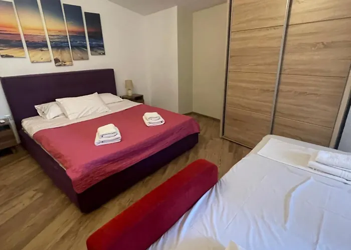 Maisonette 25M From The Sea